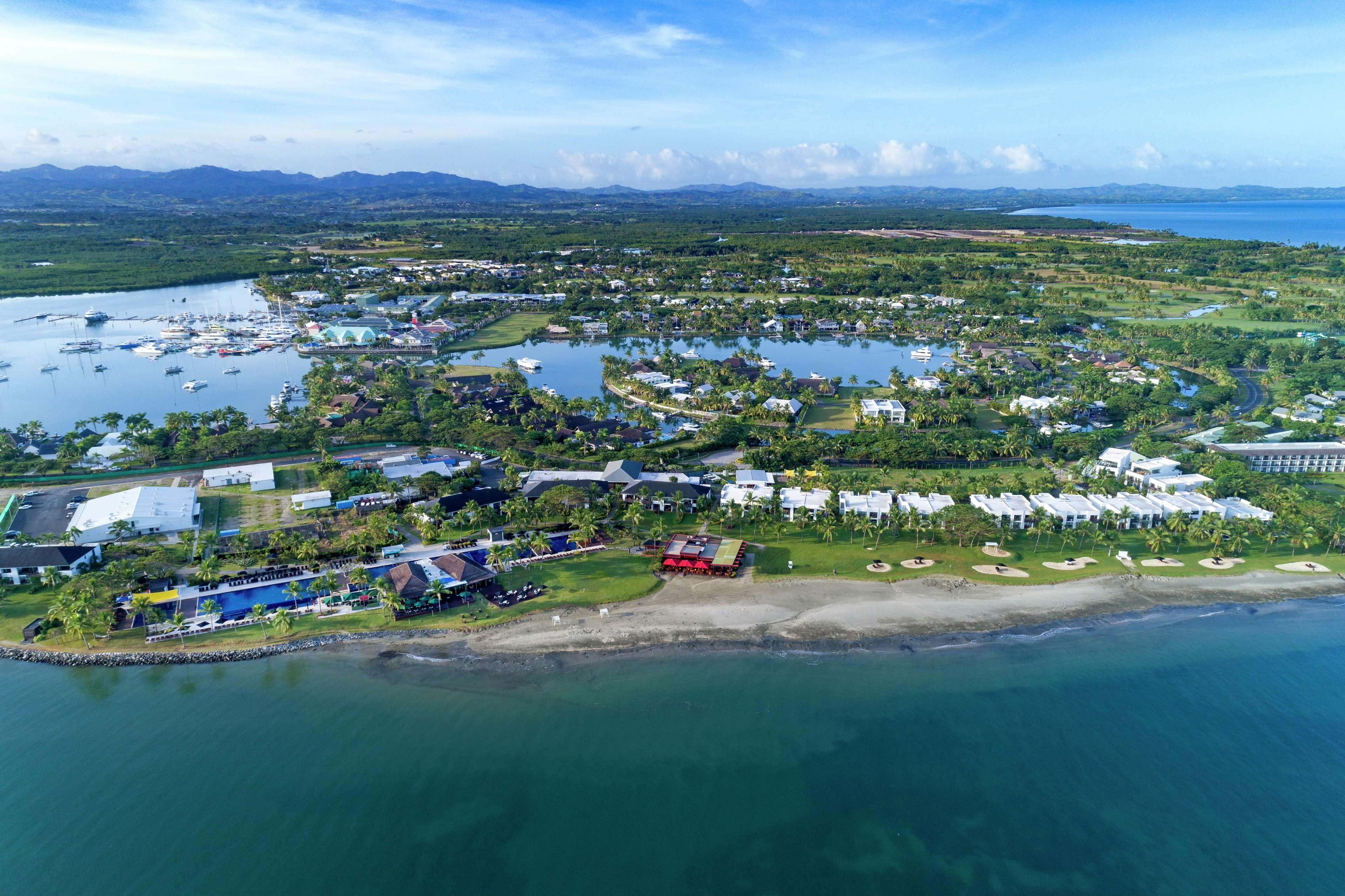 Hilton Fiji Beach Resort And Spa Denarau Island Eksteriør bilde Aerial view of the town of La Romana